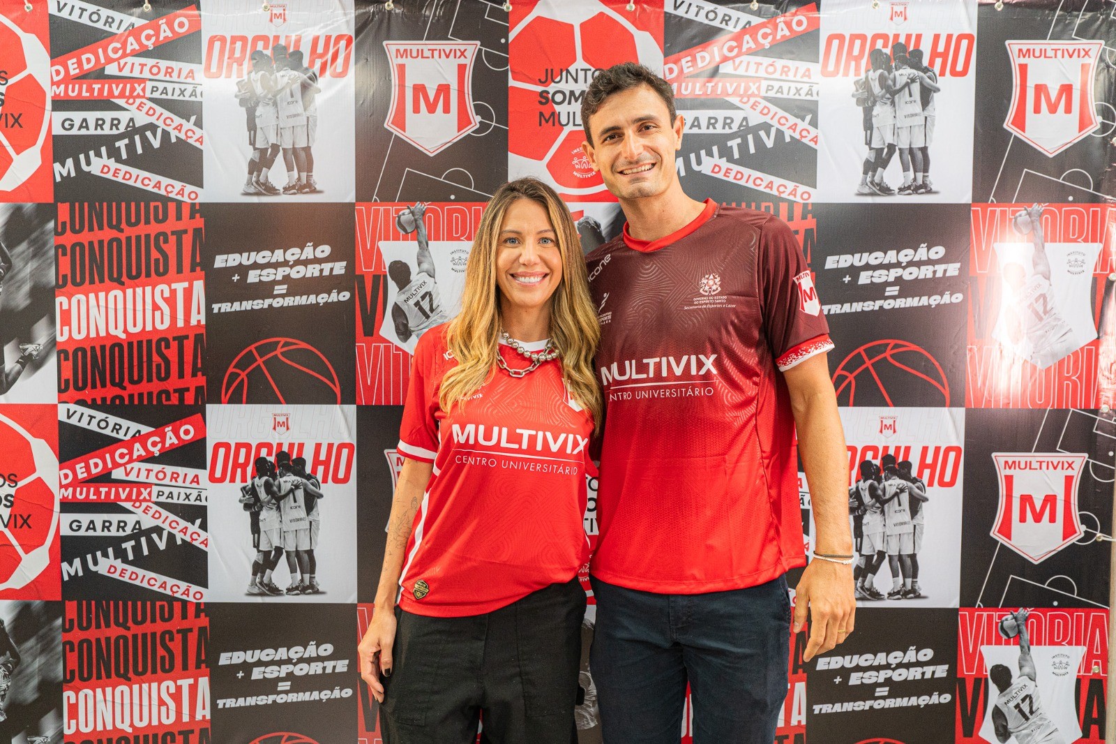 Bárbara Coelho e André Stein - atleta Multivix (atleta olímpico de Vôlei de Praia - Representou o Brasil nas olimpíadas de 2024)