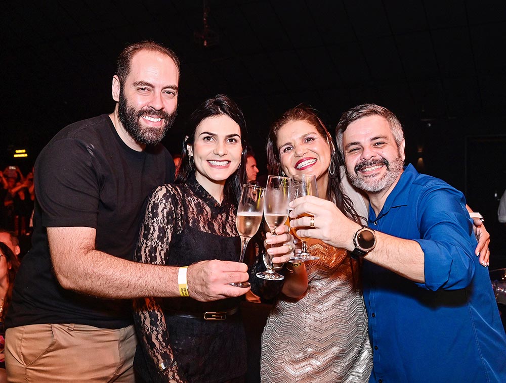 Vitor Lessa e Camila, Cristina Morais e Junior Araujo
