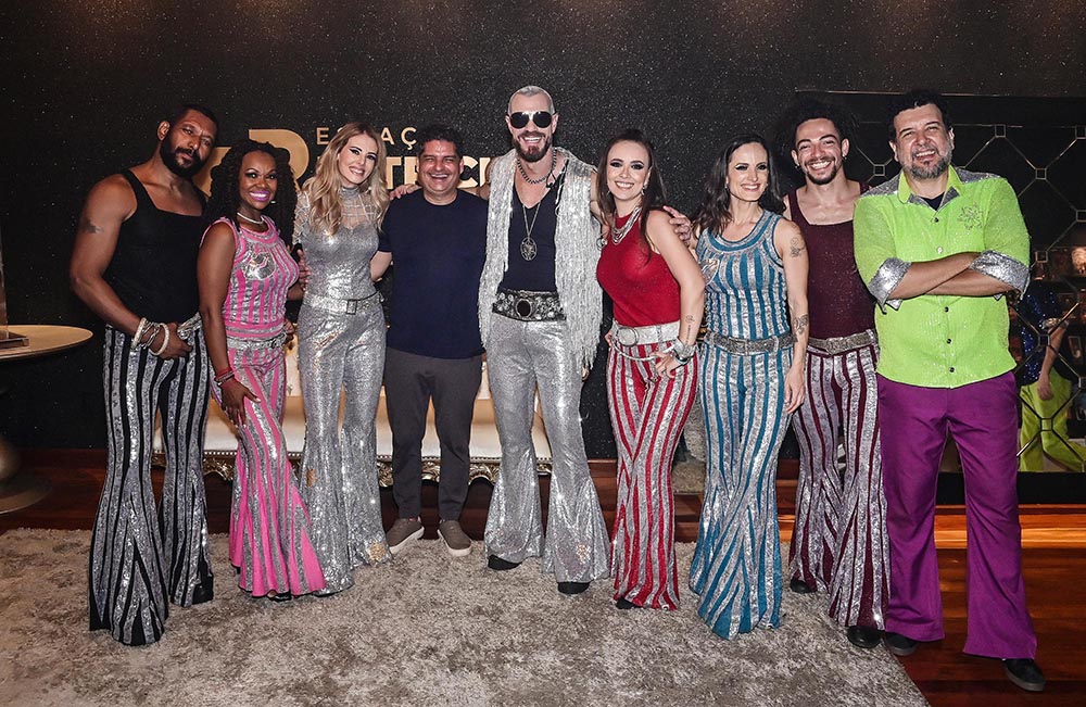 Patrick Ribeiro com os integrantes da Banda Rod Hanna
