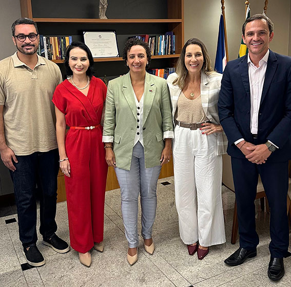 Hélio Pepe, sócio fundador do SGMP+; Ana Paula França, mentora e apresentadora do Acelera Mulheres e conselheira do LIDE; Erica Neves, presidente da OAB-ES; Dyna Hoffmann, sócia do SGMP+ Advogados e presidente da Comissão de Habilitação e Inscrição da OAB