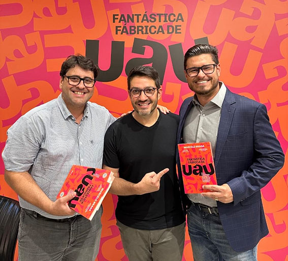 Marcelo Braga entre Dellano Scarpe CEO da Dellmar Transportes e Eduardo Zucoloto Gerente Financeiro da Dellmar Transportes