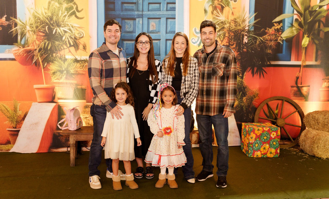 Fernando Cipriano, Mariah Frizera, Brigida Maioli e Ronaldson Ferreira - Vitoria Maioli e Maria Antonia