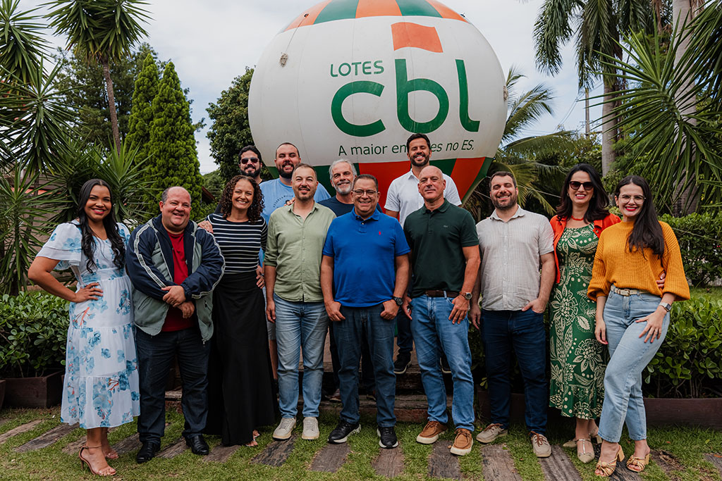 O sócio e diretor executivo Marcos Batista com seu time de gestores