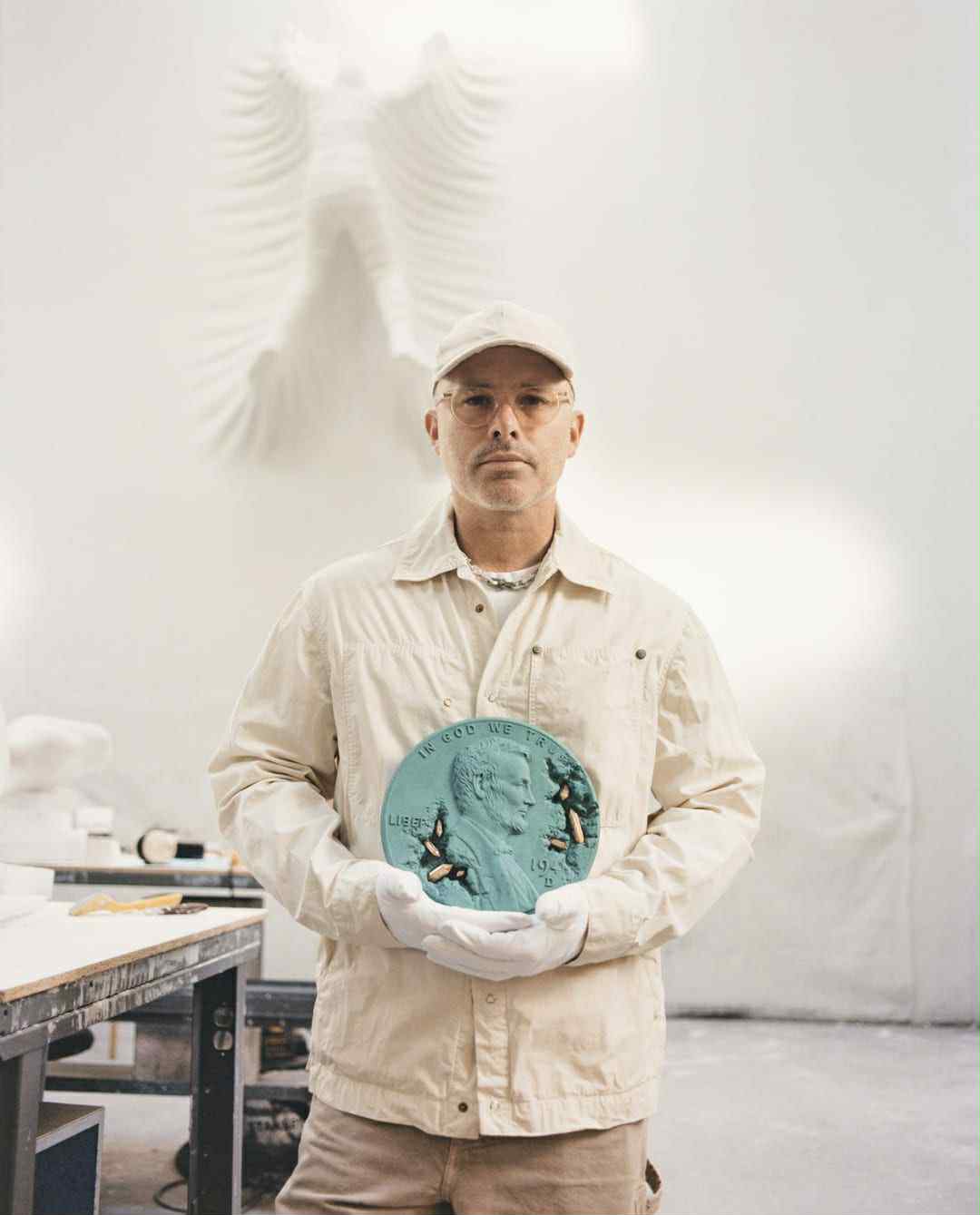 Tiffany & Co. e Daniel Arsham transformam centavos em arte, com nova colaboração!