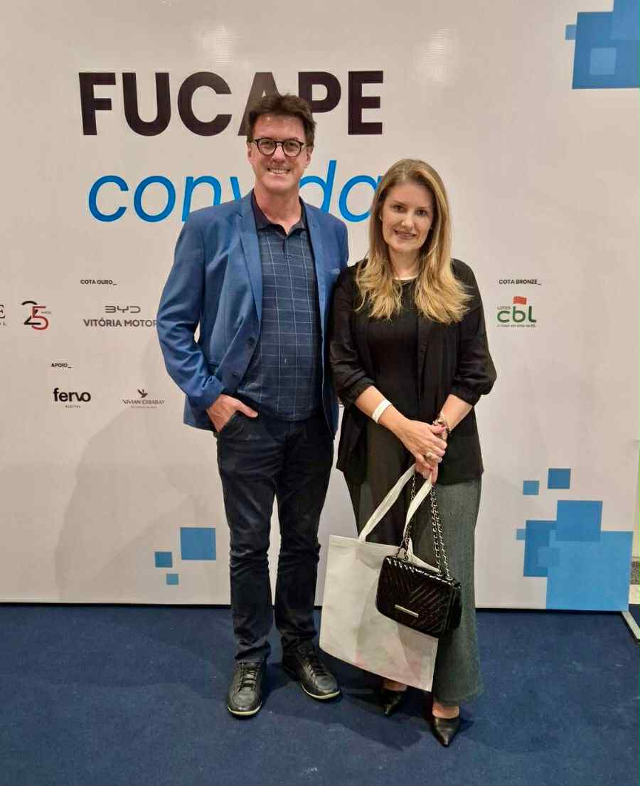 O CEO da Fucape Business School, Valcemiro Nossa com Juliana dos Santos Costa – Gerente Regional e DPO CIEEES