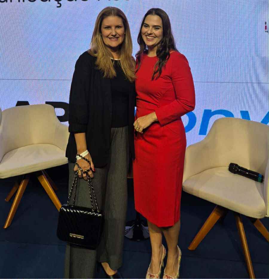 Juliana dos Santos Costa – Gerente Regional e DPO CIEEES com a palestrante Thiara Palmieri