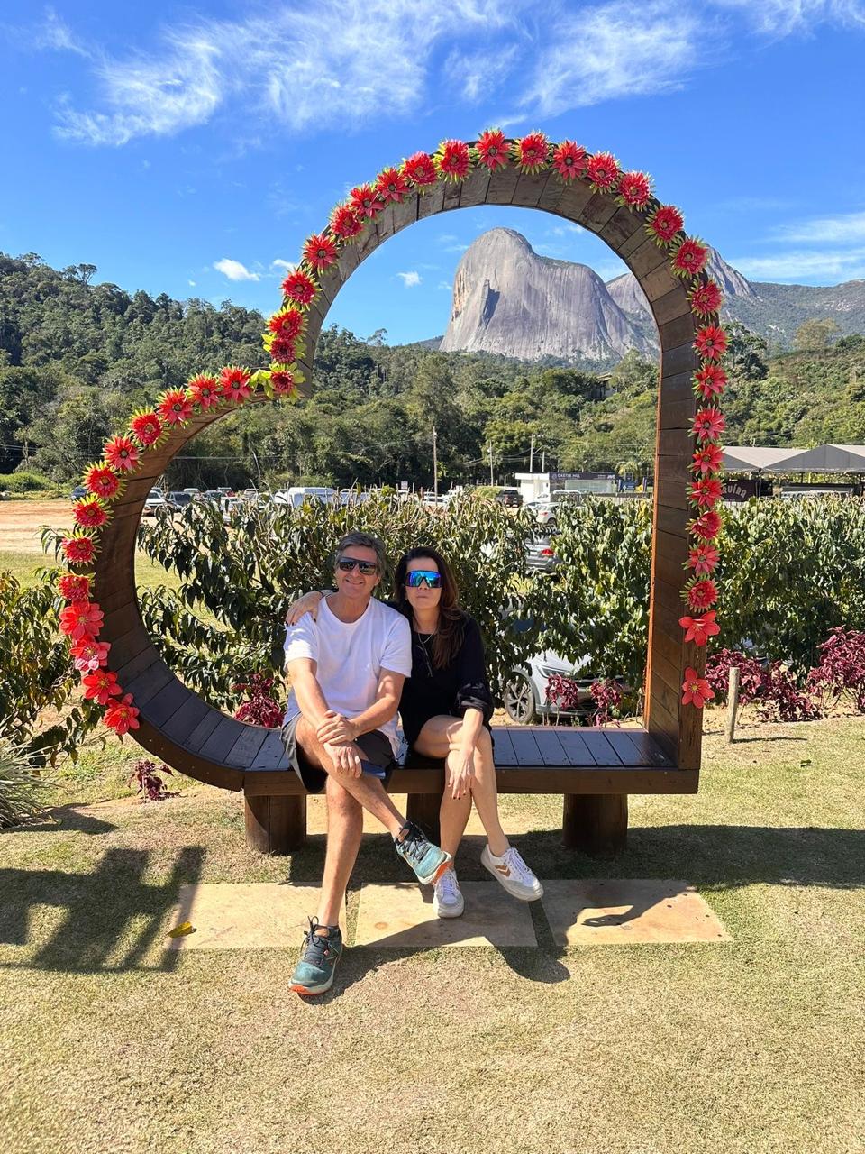 Duda Oliveira e Patrícia Noronha curtindo Pedra Azul.