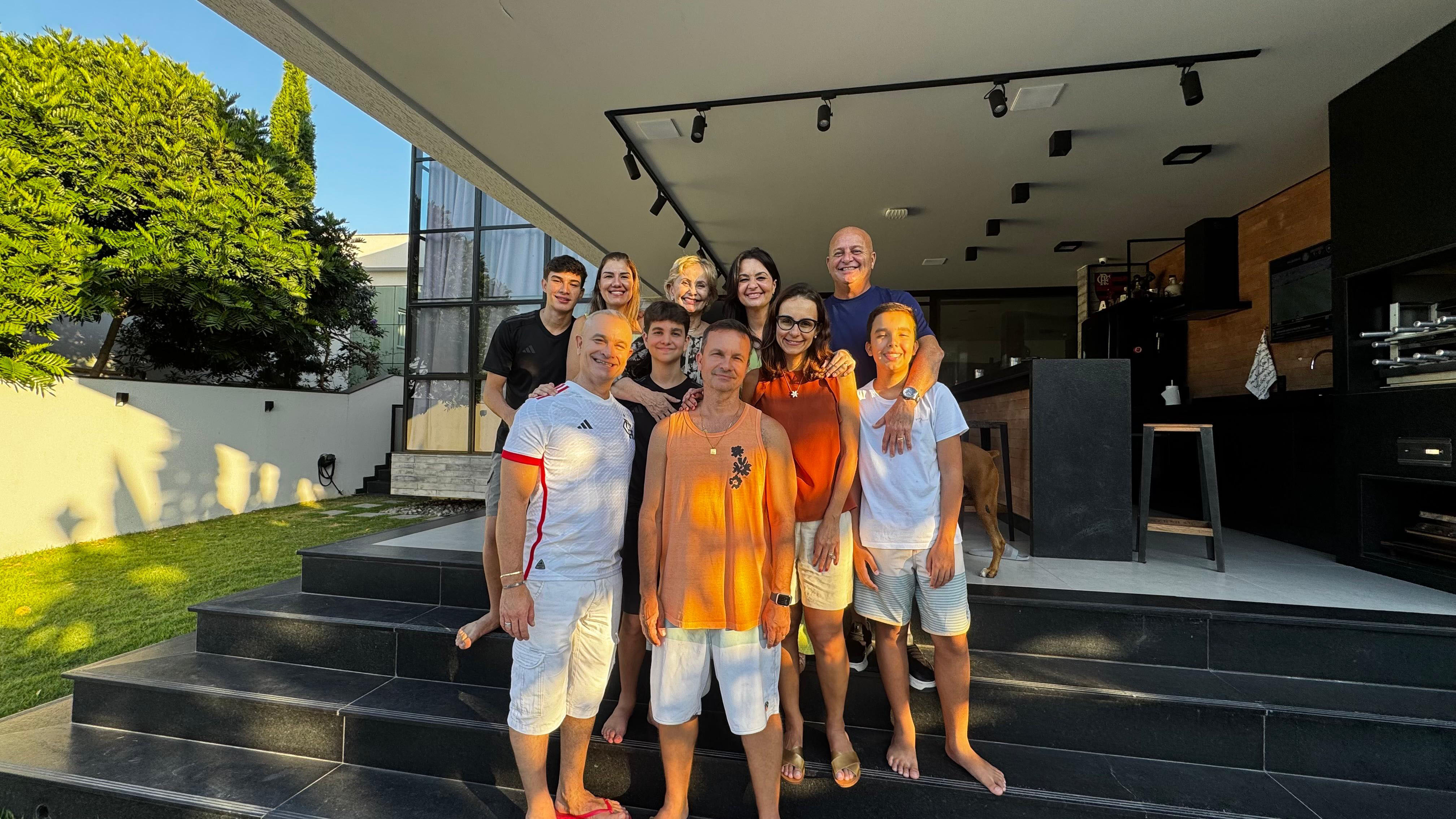O aniversariante Davi Schneider com seus familiares