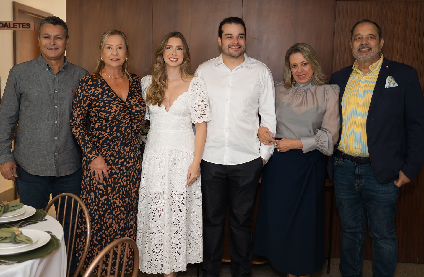 Taina e Antonio com os pais dela, Helson Corrêa Júnior e Adriana Passamani e Rose e Antonio Rui Dias de Souza
