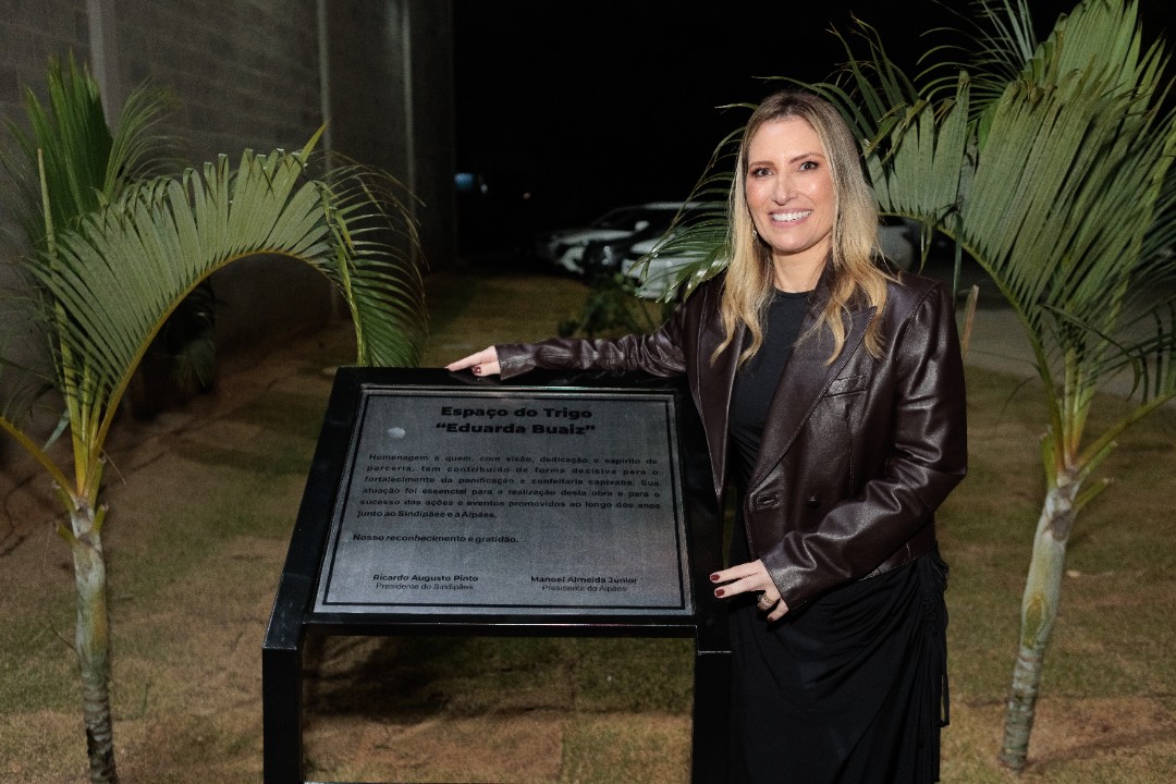 Eduarda Buaiz é homenageada pelo Sindipães