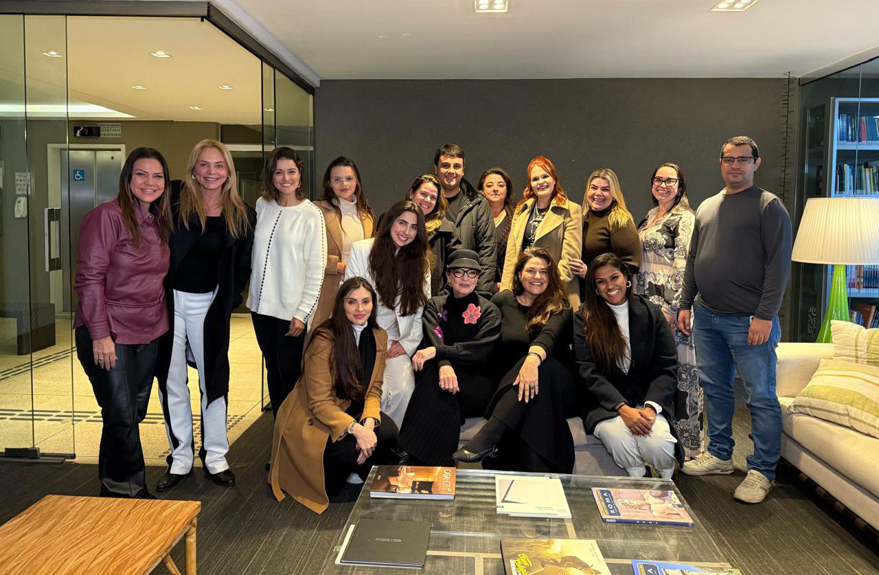 O grupo do MBA com Chris Ayrosa e Tati Nigro