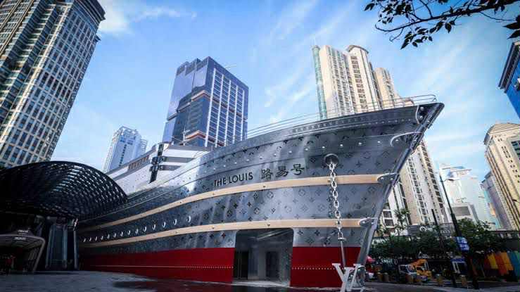 Louis Vuitton inaugura loja-conceito em formato de navio em Xangai