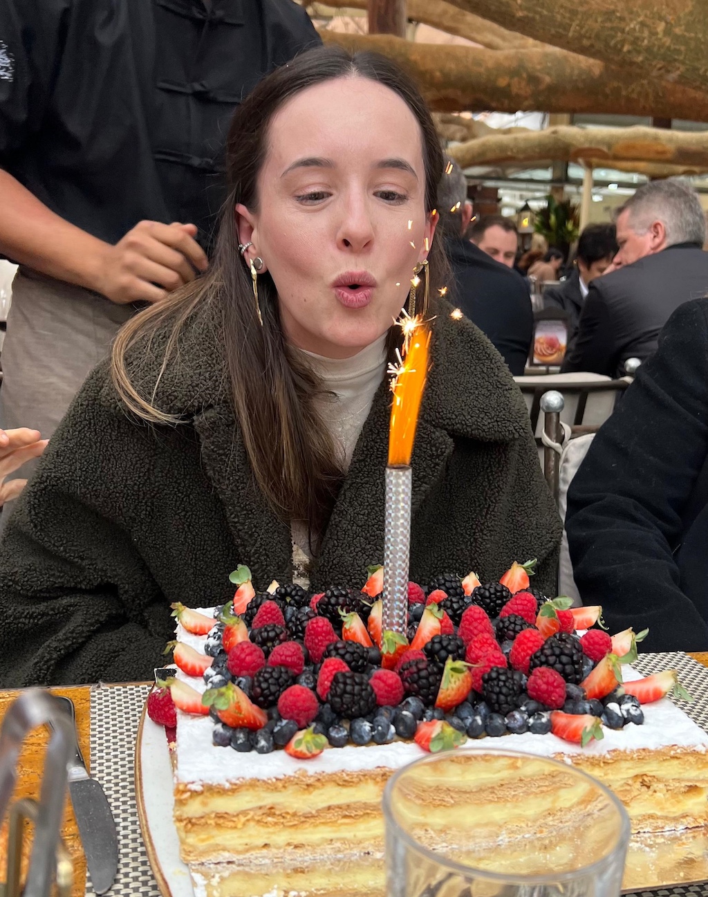 Mônica Demoner celebrando aniversário em SP