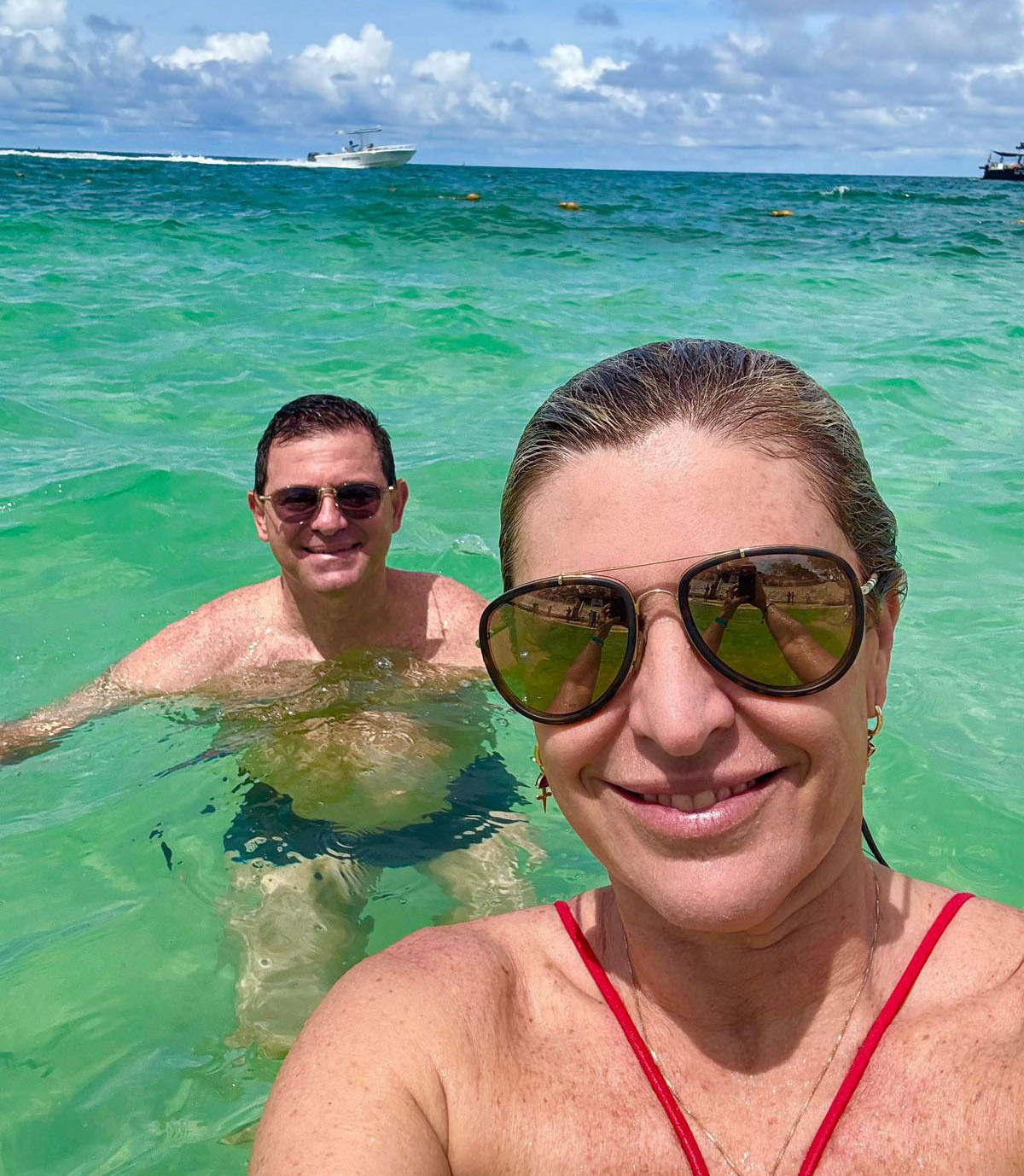 Junia e Luiz Roberto Calil curtindo o mar de Cartagena