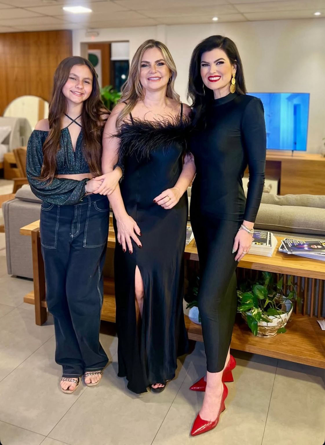 Luciene Costa entre a neta Lara e a filha Andressa Hirle