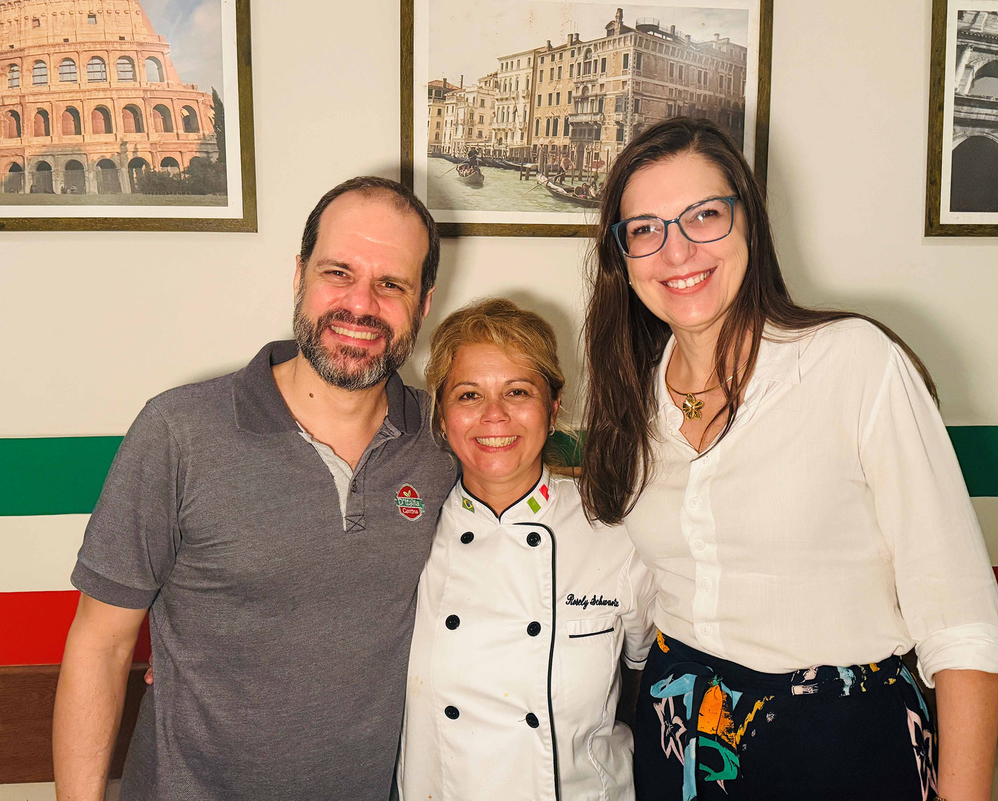 A chef capixaba Roseli Schwartz com Eric Vannucci e Cibelle Bertoldi, no Restaurante Cantina D'Ítália. Foto Daniella Spadeto