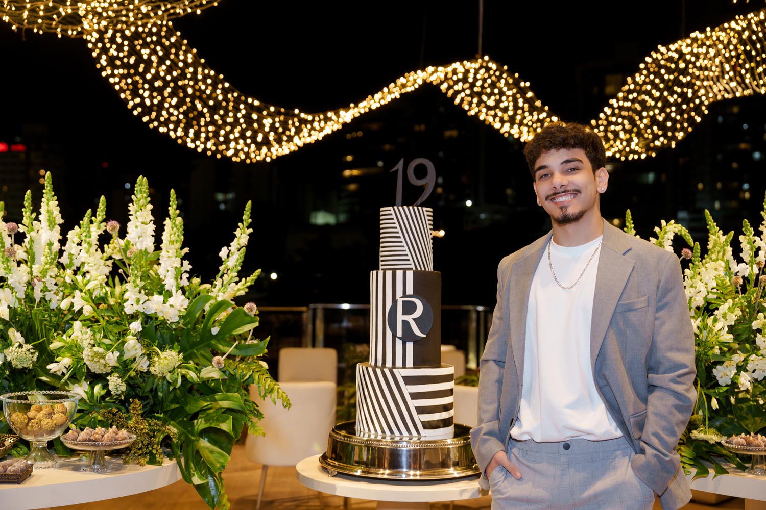 Rafael Oliveira D’Almeida comemora aniversário com festança no Le Buffet Lounge!