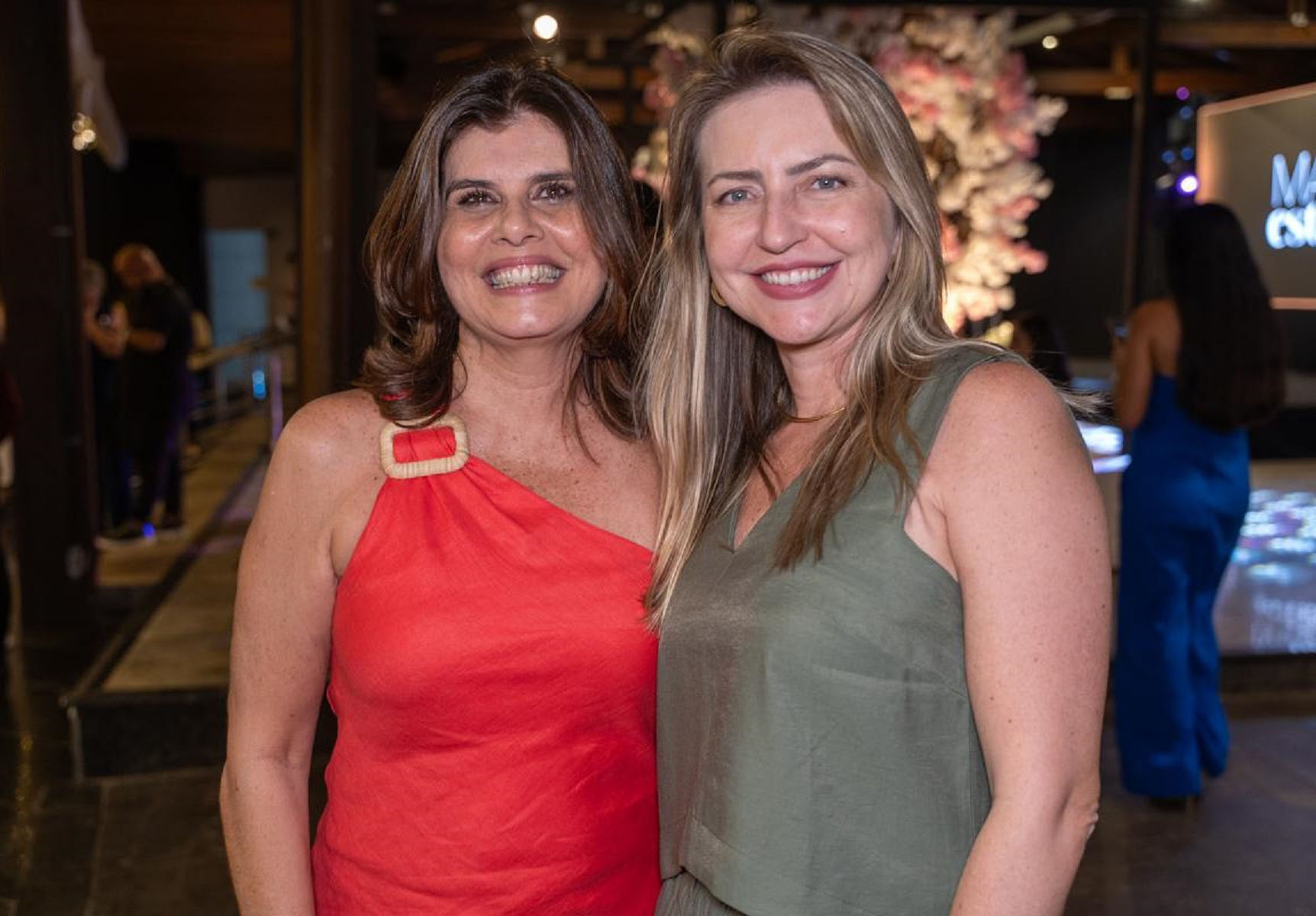 A empresária Ruth Rebello e Priscila Braun na noite da premiação