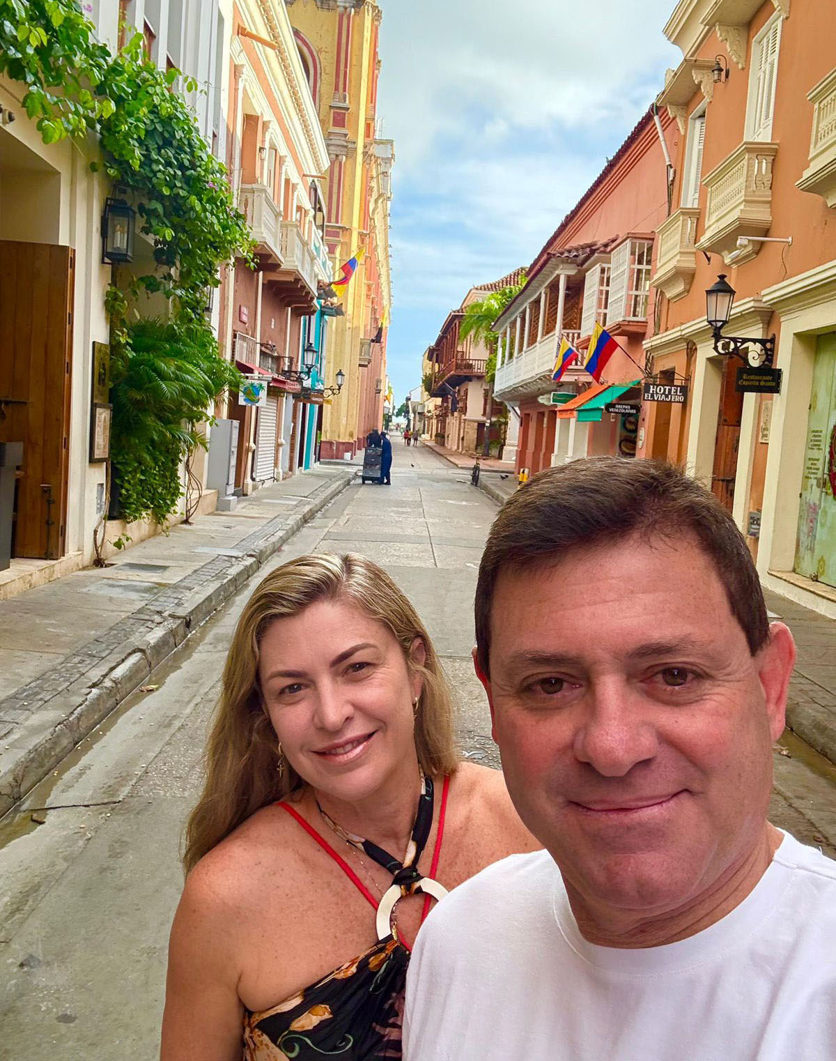 O querido casal Junia e Luiz Roberto Calil curtindo dias maravilhosos em Cartagena