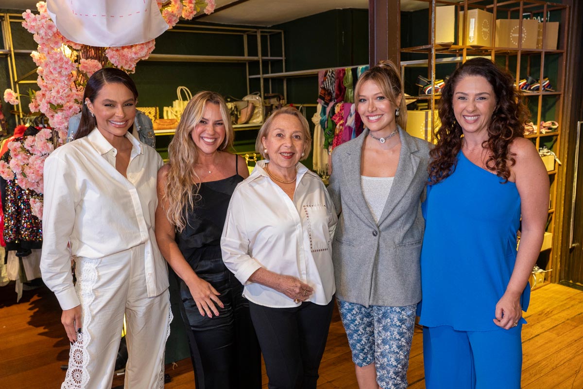 Stephany Pim,Rachel Pires,Beatriz Lima,Nanda Trindade e Marianne Assbu