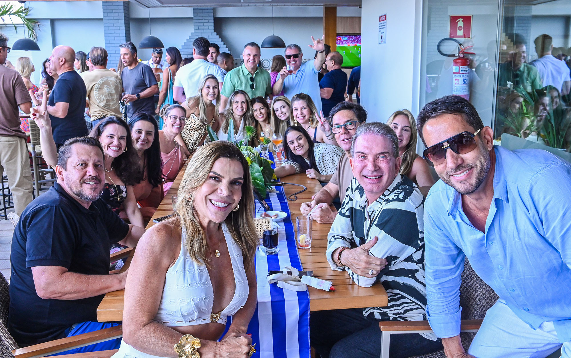 Jacqueline e Sandro com amigos