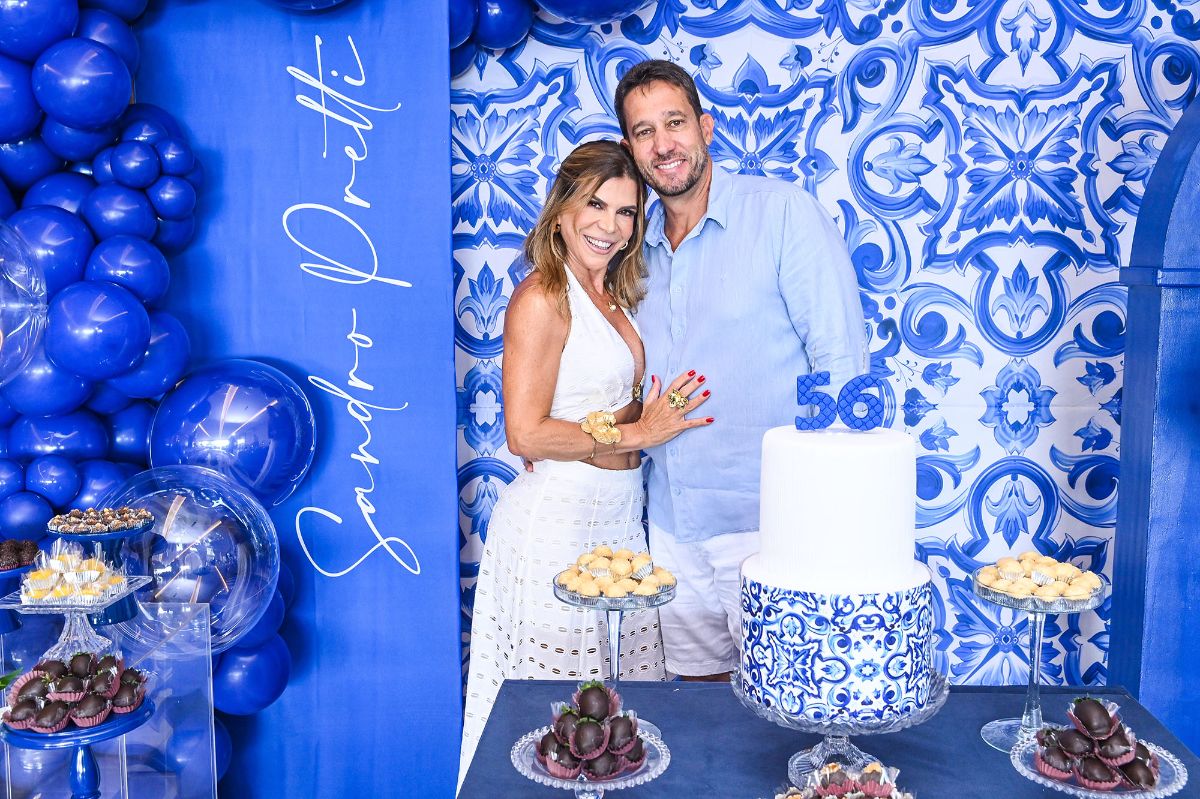 Jacqueline e o aniversariante Sandro Pretti