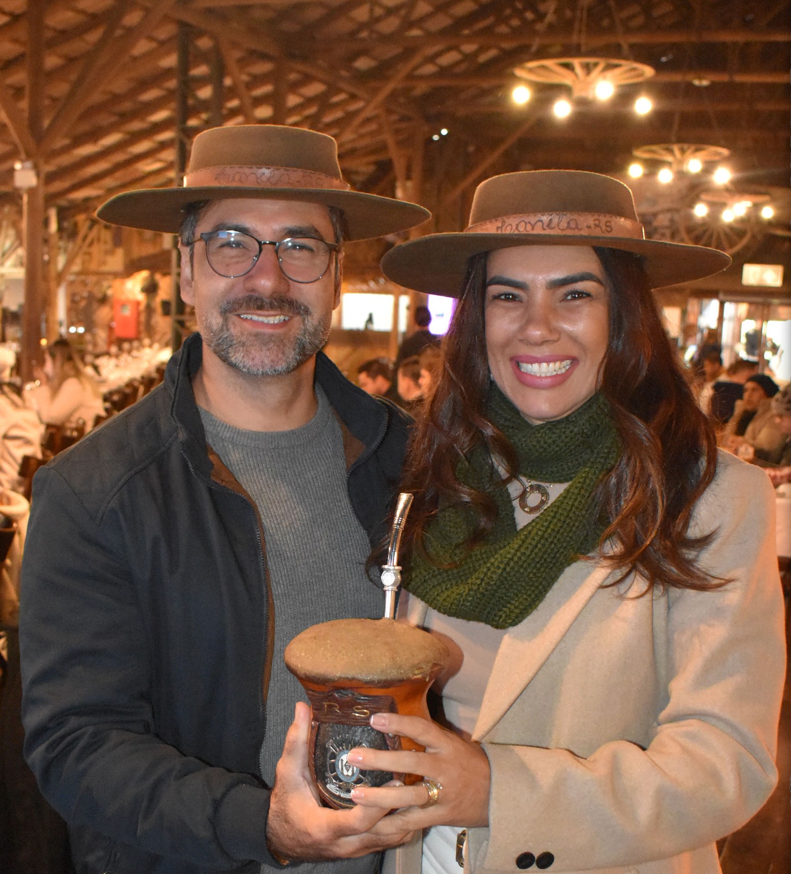 O casal Flavio e Penha Arraz em dias de descanso em Gramado. Divulgação