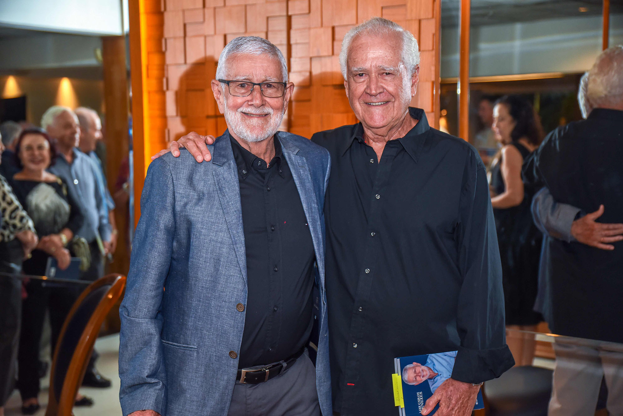 Os irmãos, Luiz Carlos Menezes e Rogério