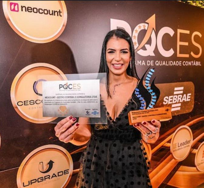 Mônica Porto com as premiações