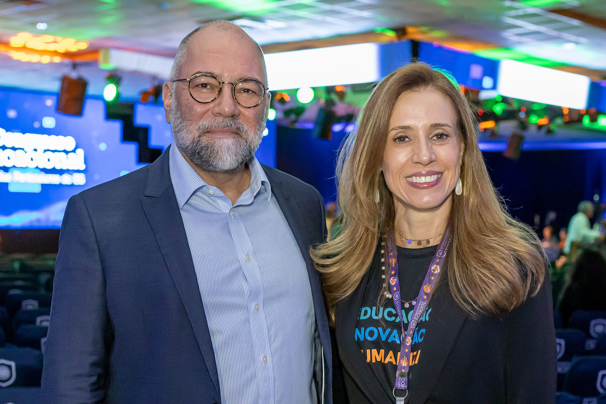 Ricardo Henriques, palestrante, e Roberta Bonell