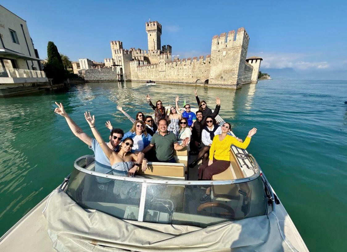 Em Sirmione, Garda Lake, Italy, Fátima Milbratz e família