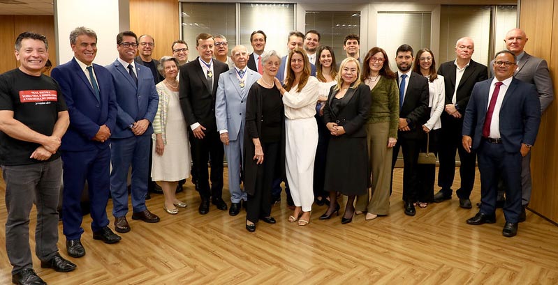 Homenagem ao presidente do Google na ALES