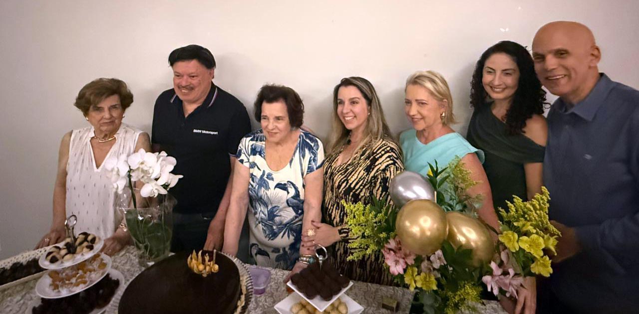 Regina Magalhães e família