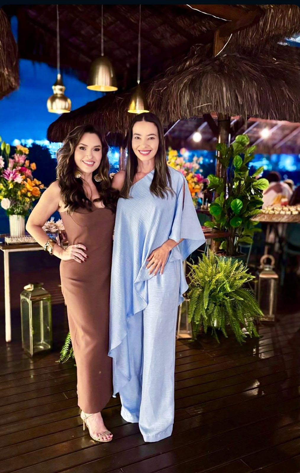 Elayne Borel com a amiga Michelly Fonseca _ Divulgação