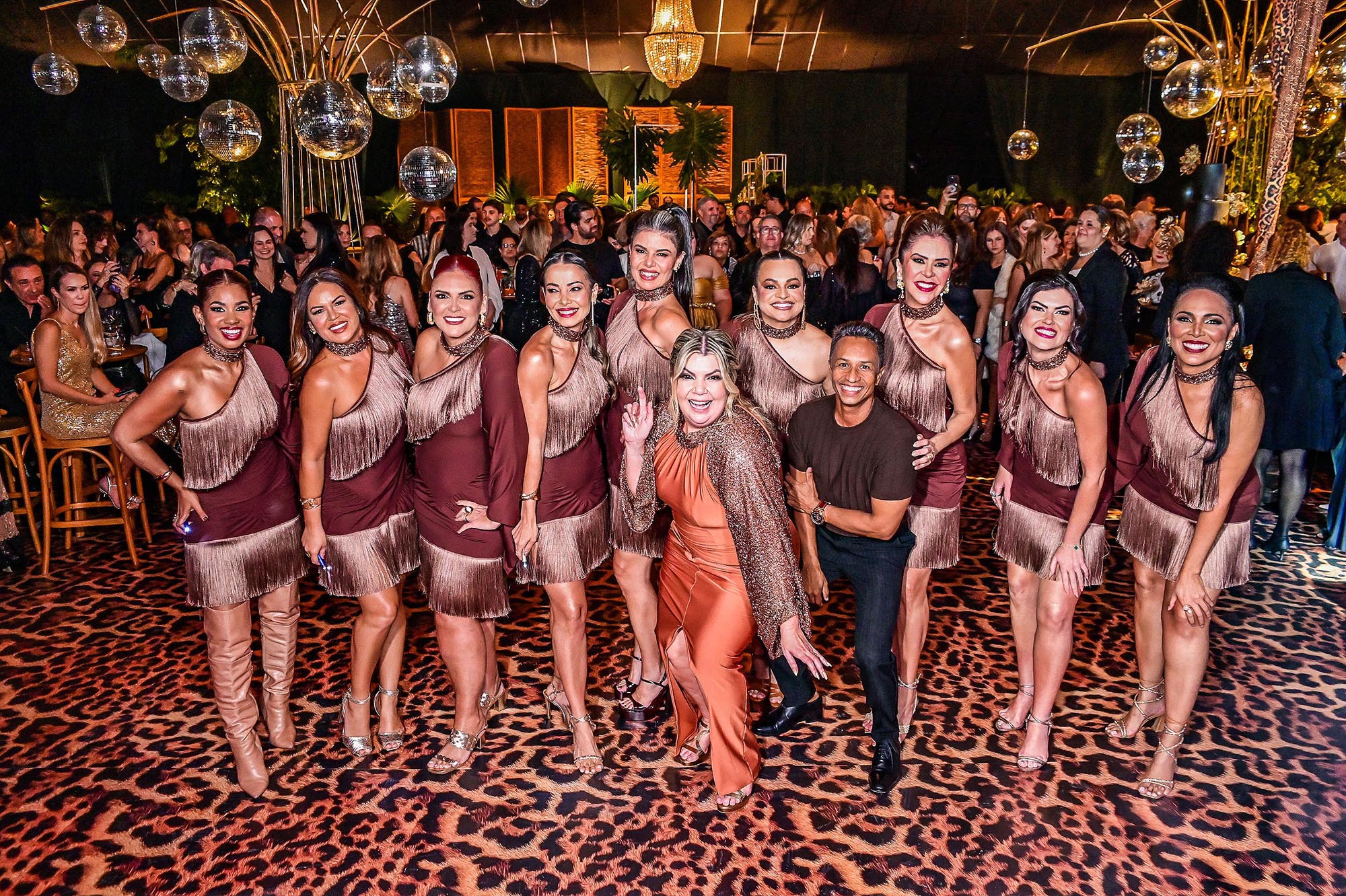 Fernanda e amigas com  Andrezinho Castro que coreografou a dança apresentada por elas