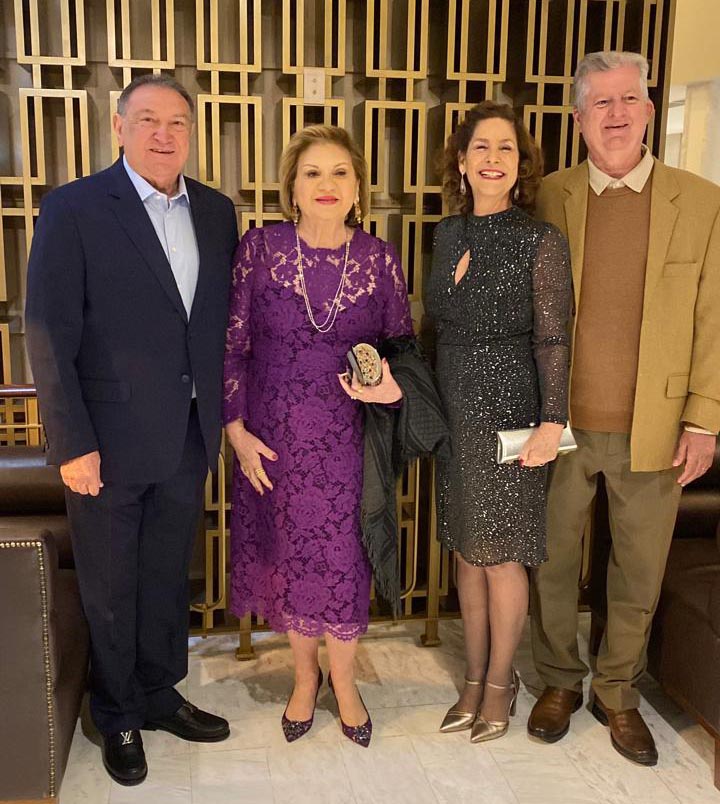 Átila Lins com a esposa Rita Lins, Jacqueline e Jutahy Magalhães