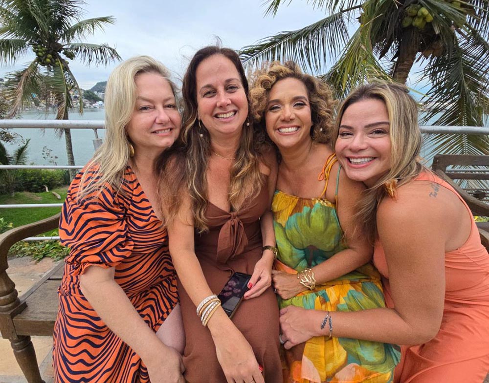 Maria Cecília Veltri Prates, Melina Pelissari Ribeiro, Yasmine e Daniela Rocha