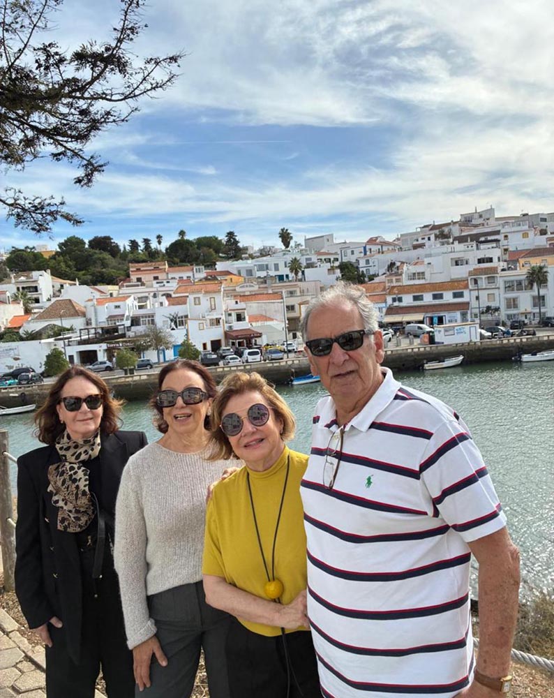 Em São Gonçalo de Lagos no Algarve. Niltinho, Christina, Claudia e Clara