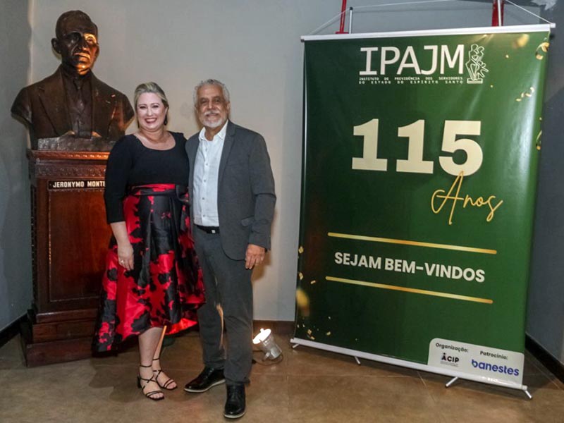 Roberta Ramos e o Presidente do IPAJM, José Elias Marçal