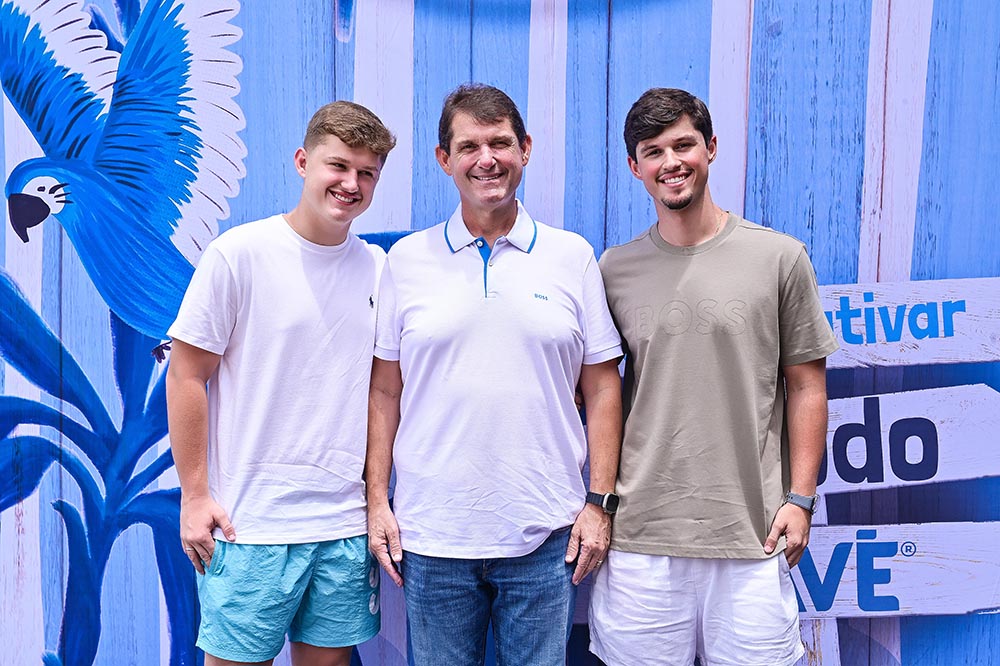 José Luiz Nunes entre os filhos Davi Nunes e Júnior Nunes