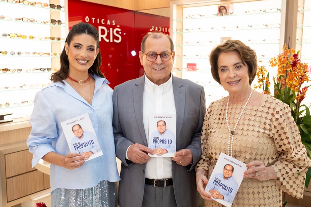 Getulio Gomes de Azevedo entre sua filha Ana Luiza e a esposa, Denise