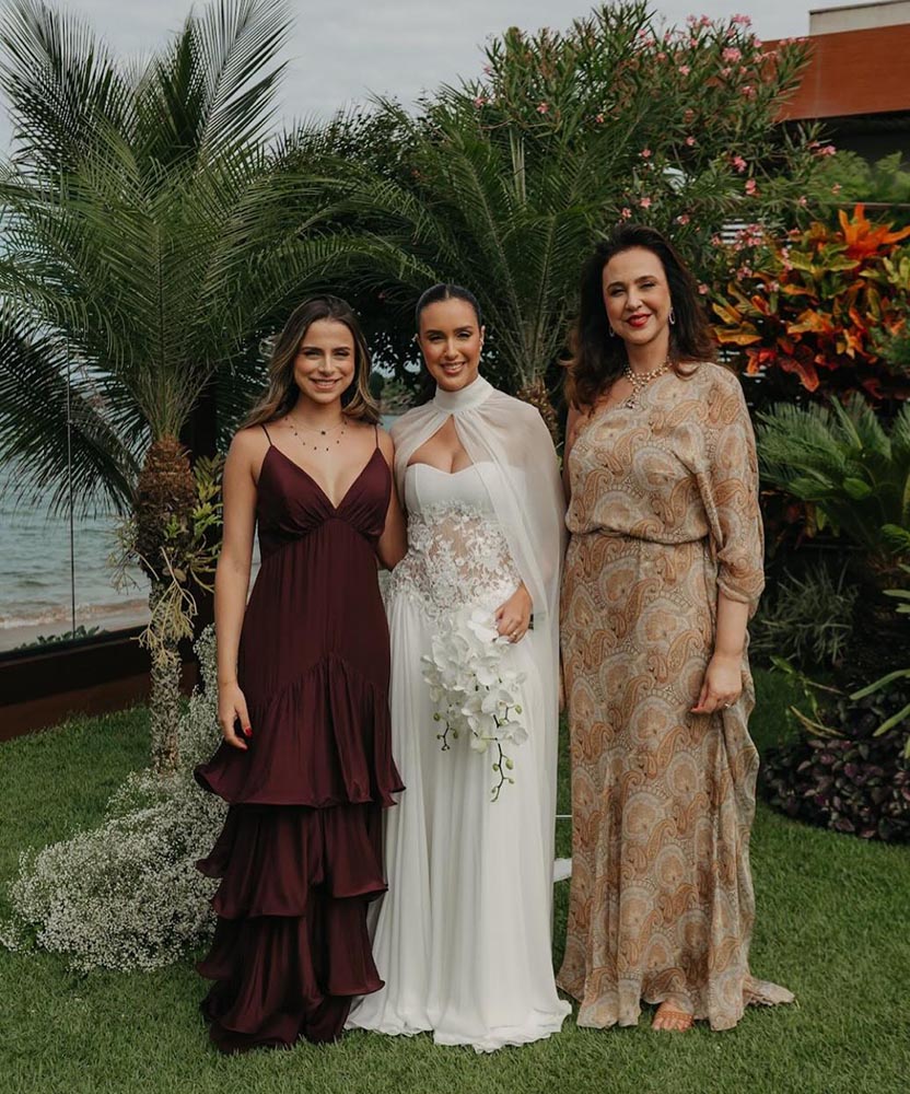 Andréia Carone com as filhas Mariana e Camila