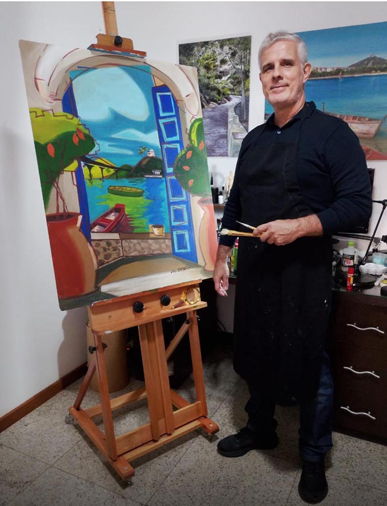 O artista com sua obra Janela para a Saudade