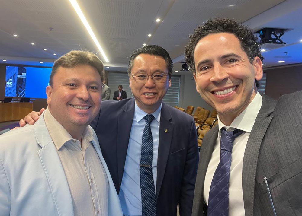 Érico Feitosa, presidente do Secovi PB e Ricardo Toyofuku, presidente do Secovi PR com Eduardo Fontes, presidente do Secovi-ES