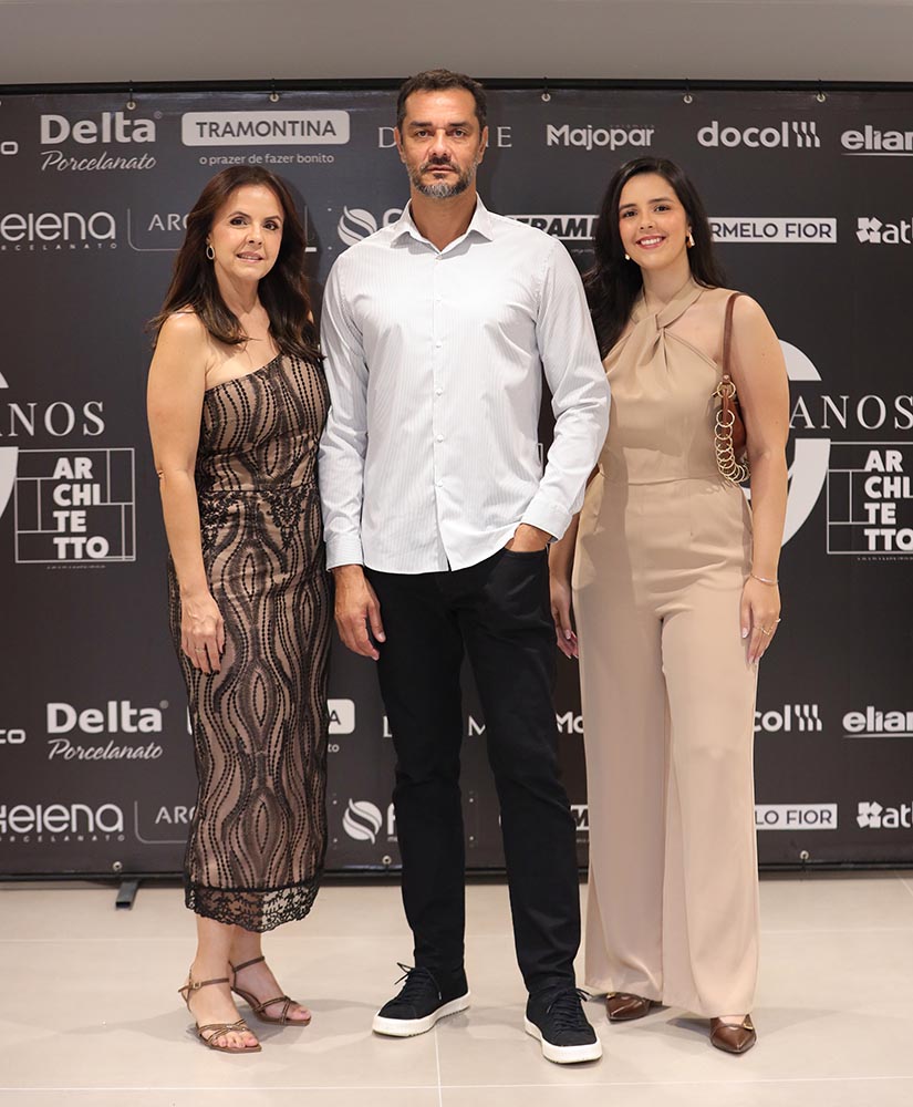 O empresário Luciano Amado ao lado de sua esposa e filha Tatiana e Ana Clara Amado, em noite de inauguração em Colatina.