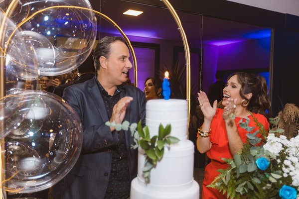 Hugo Rodrigues com a esposa Elayne Borel