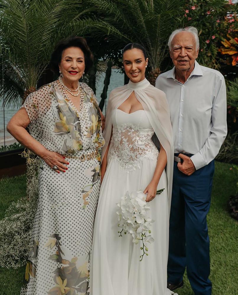 Camila com seus avós Dalva e William Carone