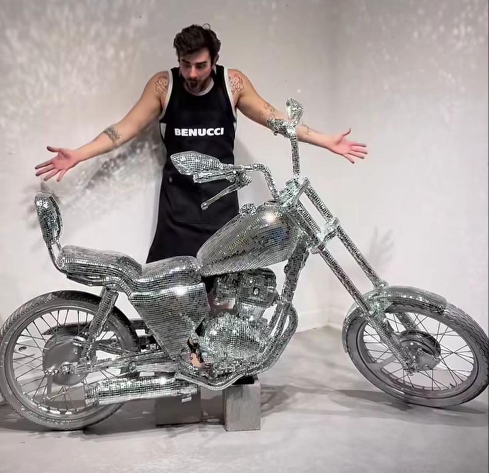 Moto espelhada