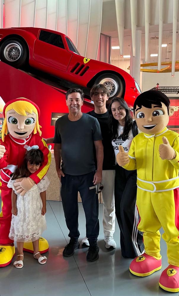Valtair Torezanni está nos Emirados Árabes onde curte férias com a esposa ARYANA, os filhos Lucas e Luiza