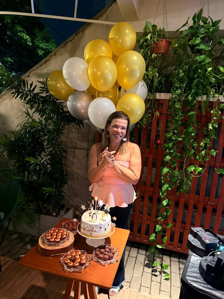 A aniversariante Karla Bastos